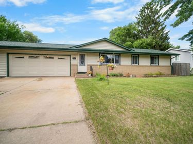 701 Ballantyne Lane NE, Spring Lake Park, MN 55432