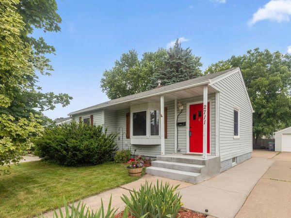 2711 5th Avenue E, North Saint Paul, MN 55109