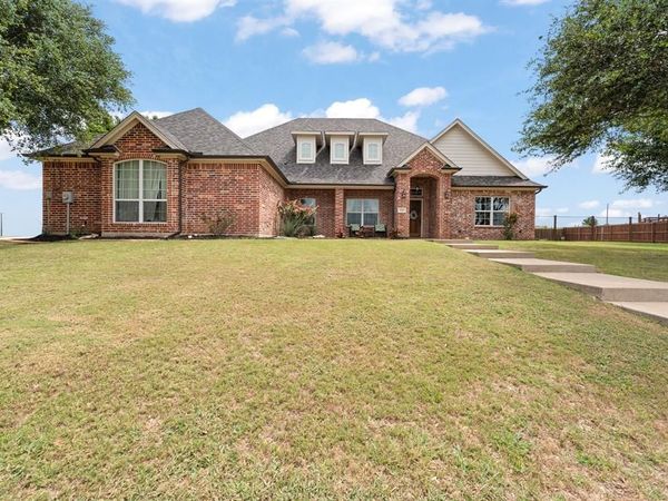 2211 Nottaway Drive, Cleburne, TX 76033