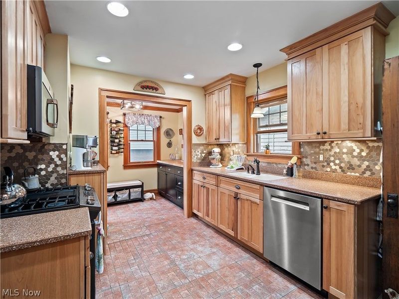 16610 Ernest Avenue, Cleveland, OH 44111 Photo 15