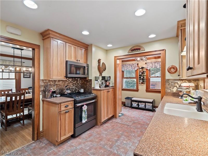 16610 Ernest Avenue, Cleveland, OH 44111 Photo 17