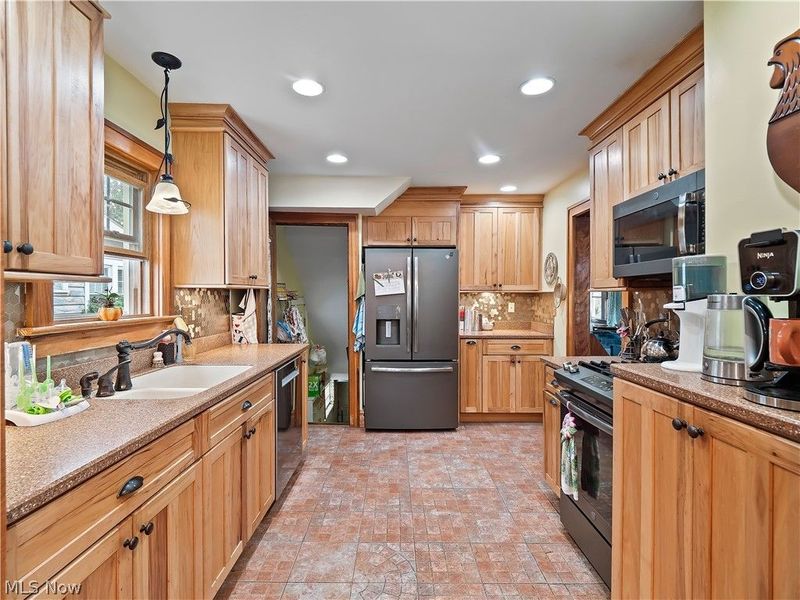 16610 Ernest Avenue, Cleveland, OH 44111 Photo 19