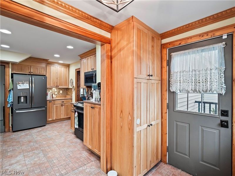 16610 Ernest Avenue, Cleveland, OH 44111 Photo 21