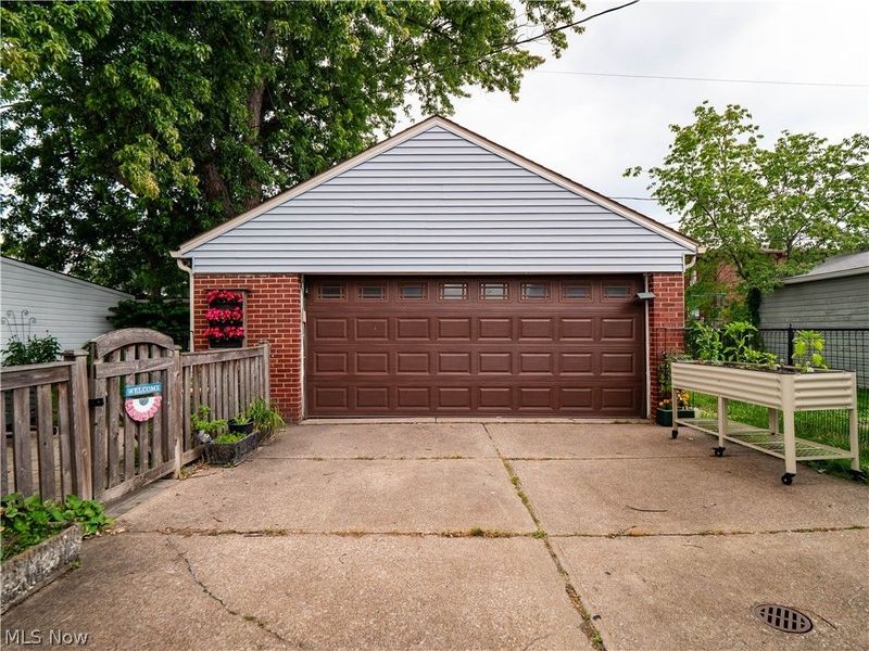 16610 Ernest Avenue, Cleveland, OH 44111 Photo 39