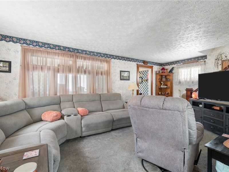 1035 Auld Street, Alliance, OH 44601 Photo 4