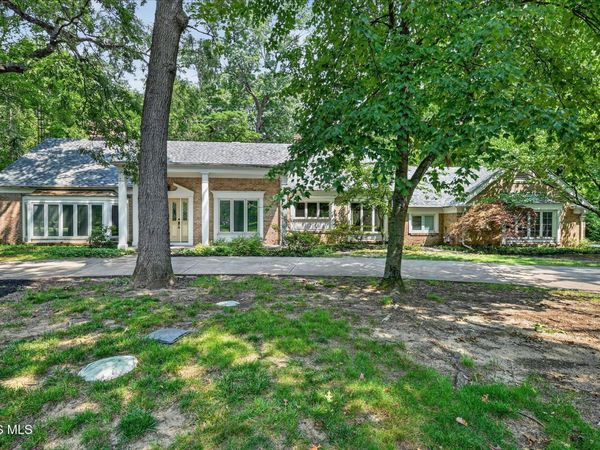 6164 Valley Park Drive, Toledo, OH 43623