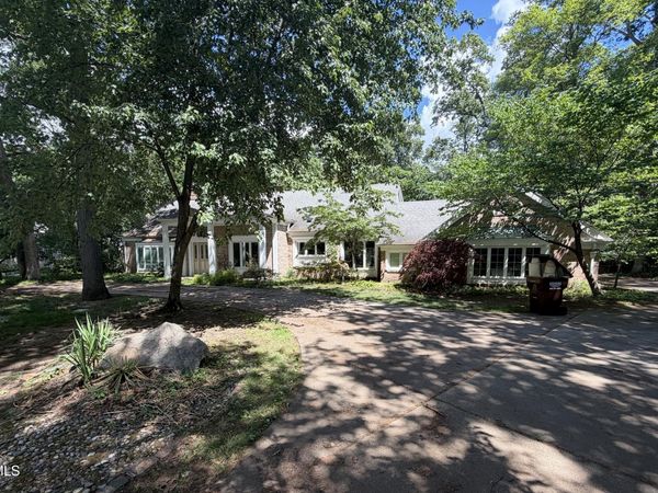 6164 Valley Park Drive , Toledo, OH 43623