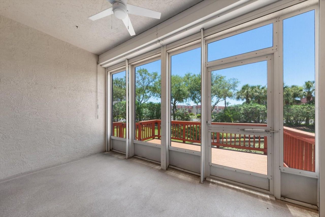 6330 99th Way N, Unit 14D, Seminole, FL 33708 Photo
