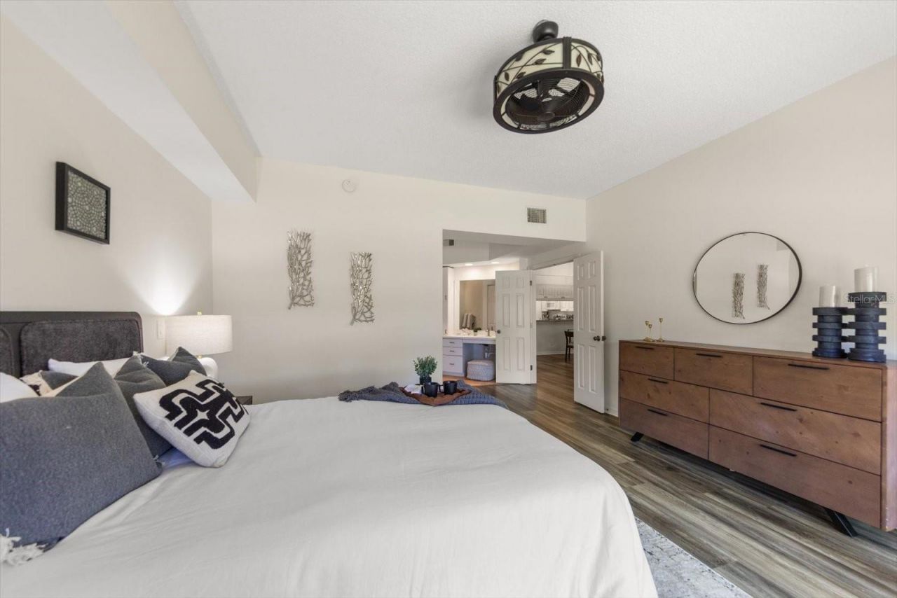 6330 99th Way N, Unit 14D, Seminole, FL 33708 Photo