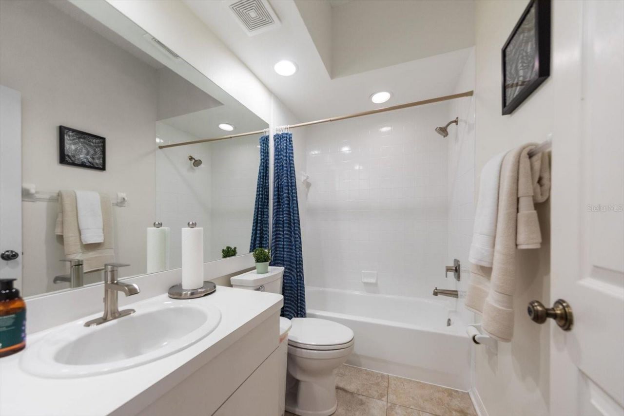 6330 99th Way N, Unit 14D, Seminole, FL 33708 Photo