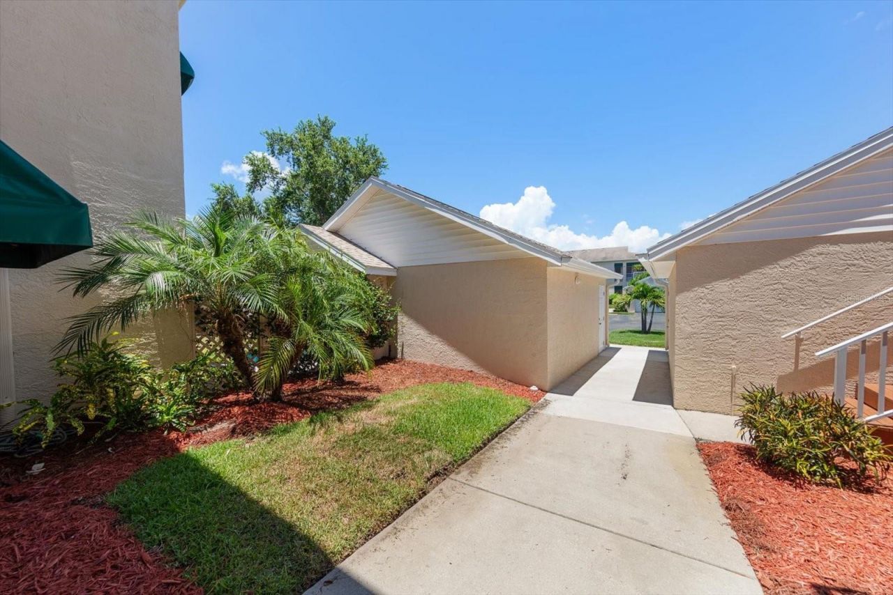 6330 99th Way N, Unit 14D, Seminole, FL 33708 Photo