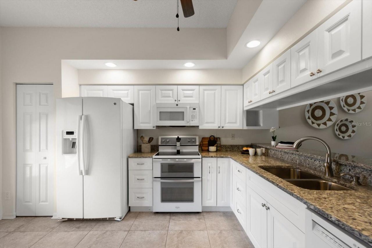 6330 99th Way N, Unit 14D, Seminole, FL 33708 Photo