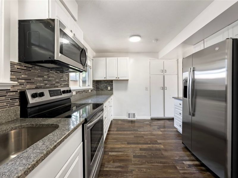 16018 Muskingum Boulevard, Brook Park, OH 44142 Photo 10