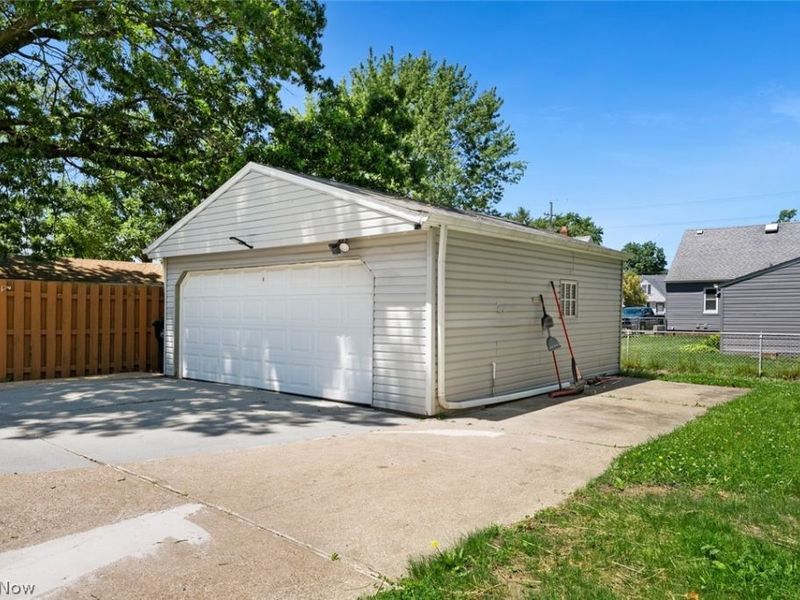 16018 Muskingum Boulevard, Brook Park, OH 44142 Photo 33