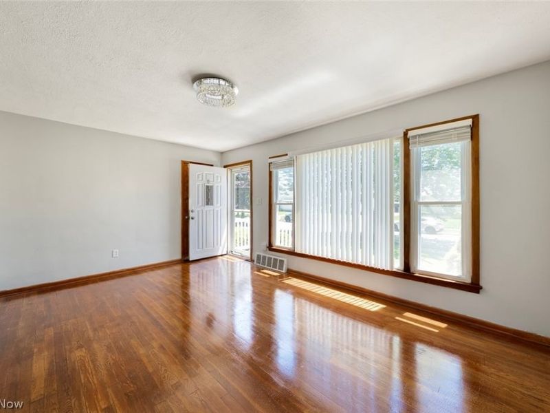 16018 Muskingum Boulevard, Brook Park, OH 44142 Photo 6