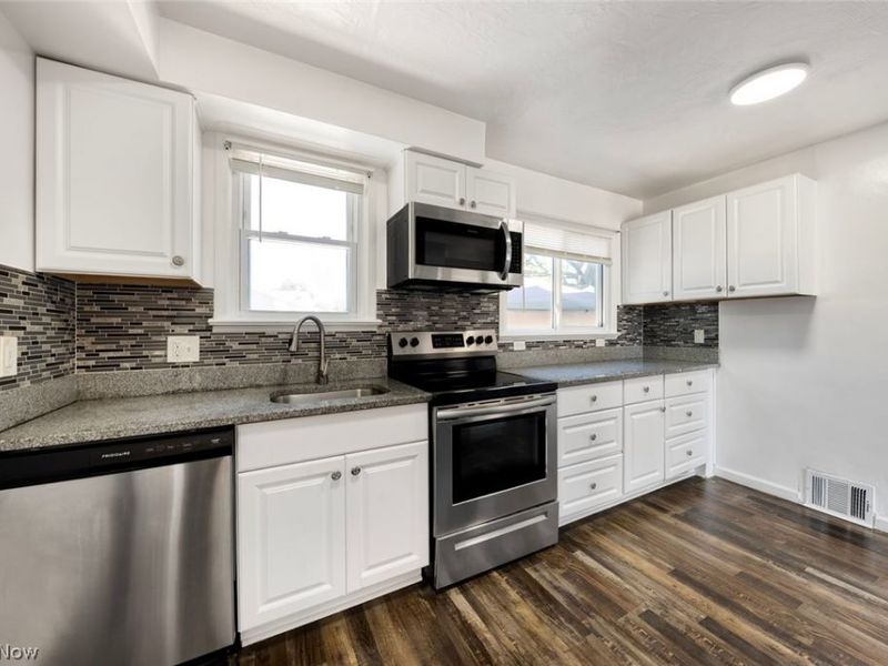 16018 Muskingum Boulevard, Brook Park, OH 44142 Photo 7