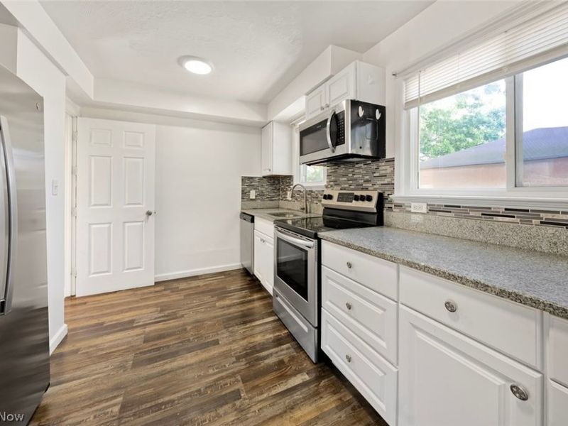 16018 Muskingum Boulevard, Brook Park, OH 44142 Photo 9