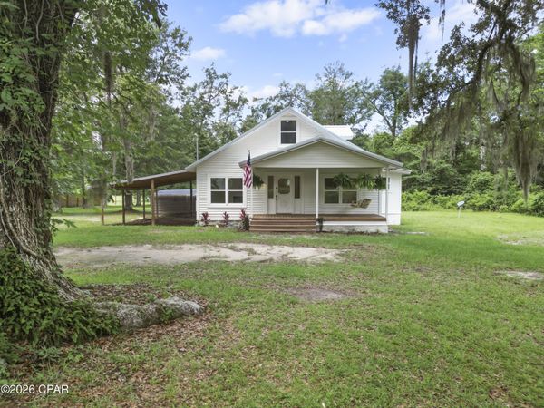 2197 Indiana Avenue , Grand Ridge, FL 32442