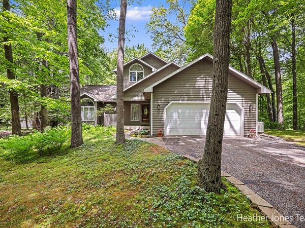 10288 Hathaway Drive, Greenville, MI 48838