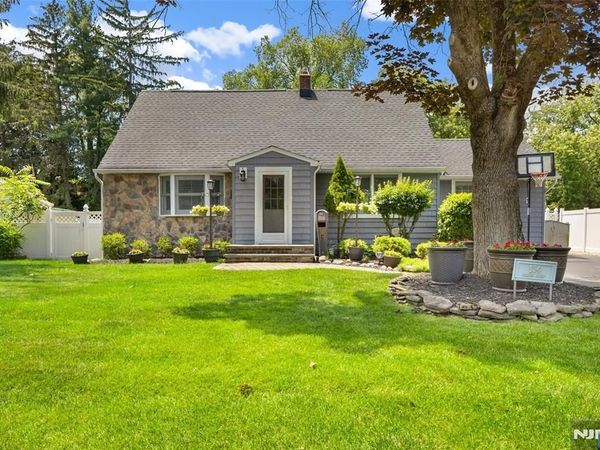 134 Marion Court, POMPTON LAKES, NJ 07442