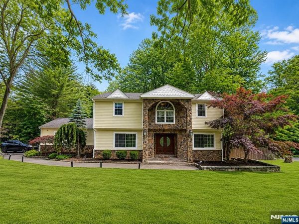 76 Millbrook Circle, NORWOOD, NJ 07648