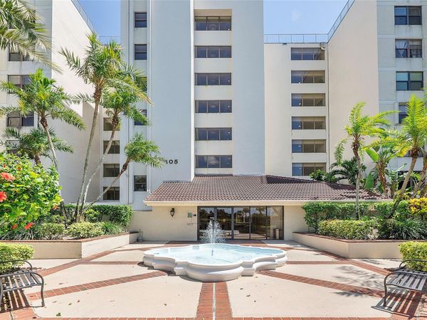 105 Lake Emerald Drive, Unit 406, Oakland Park, FL 33309
