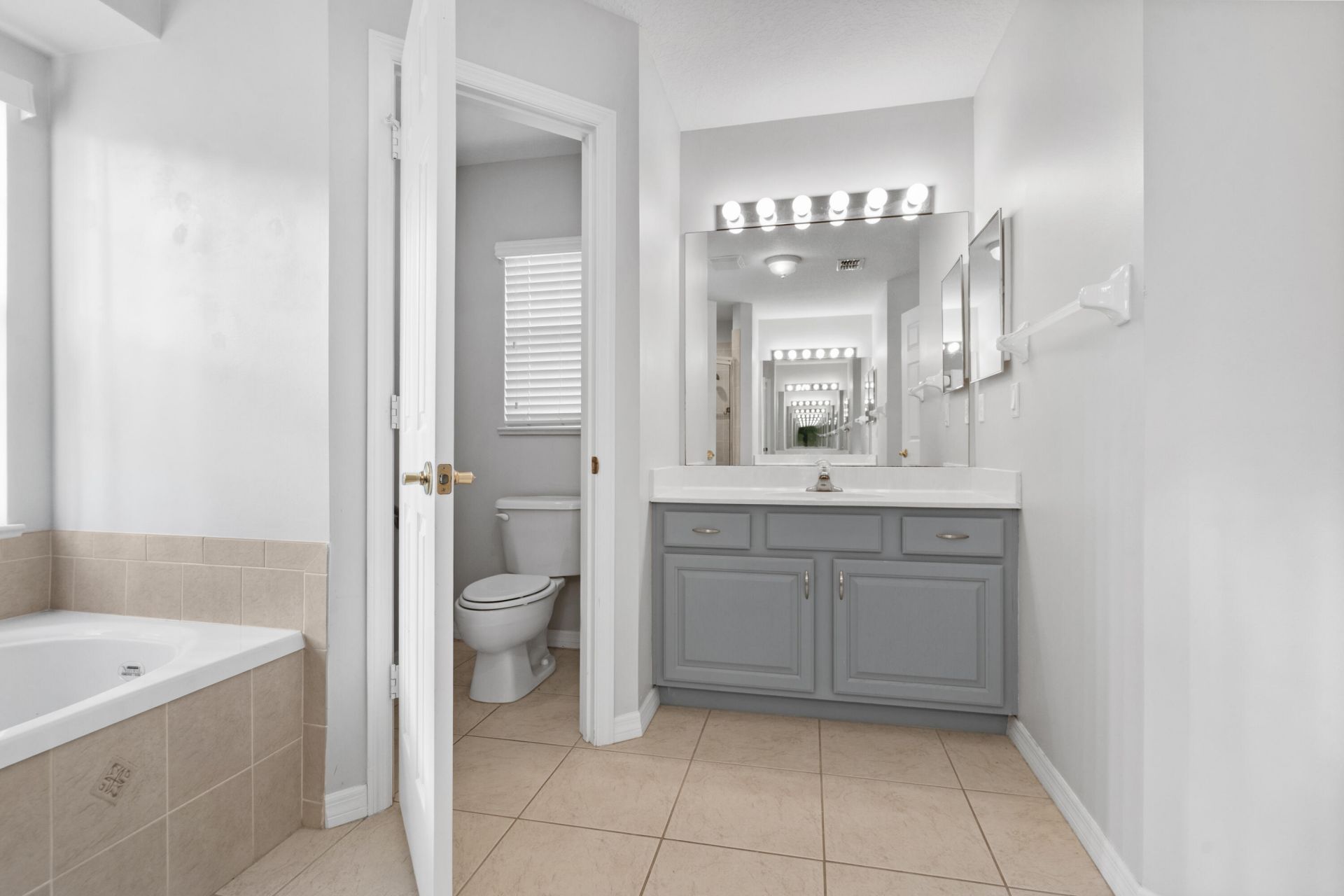 2367 SE Rock Springs Drive, Port Saint Lucie, FL 34952 Photo