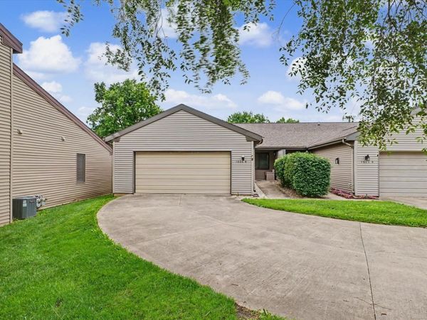 1806 Glenwood Oaks Court, Unit A, Urbana, IL 61801