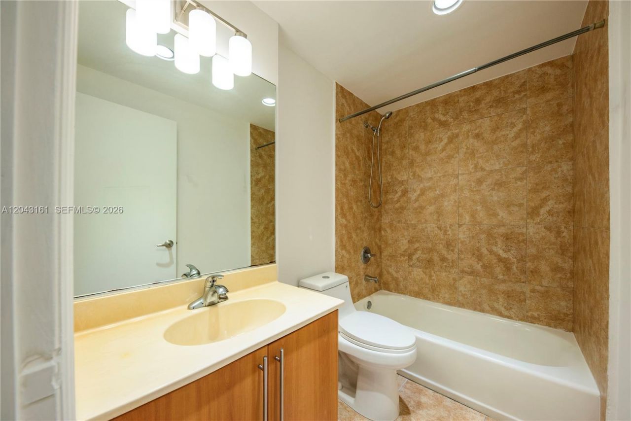 7501 E Treasure Dr , Unit 6A, North Bay Village, FL 33141 Photo