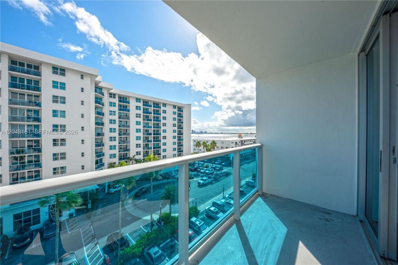 7501 E Treasure Dr , Unit 6A, North Bay Village, FL 33141 Photo