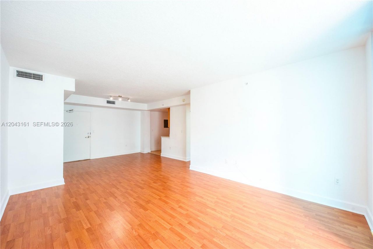 7501 E Treasure Dr , Unit 6A, North Bay Village, FL 33141 Photo