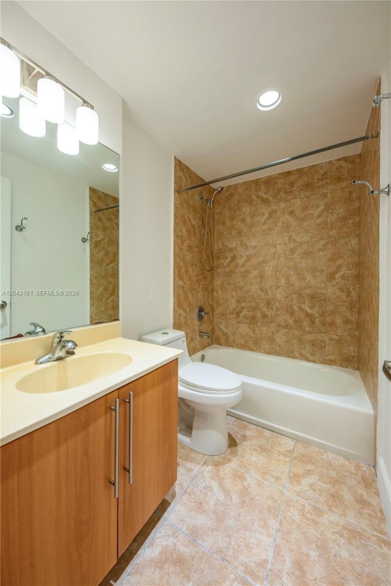7501 E Treasure Dr , Unit 6A, North Bay Village, FL 33141 Photo