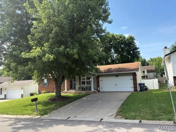 137 Universal Drive, St Peters, MO 63376