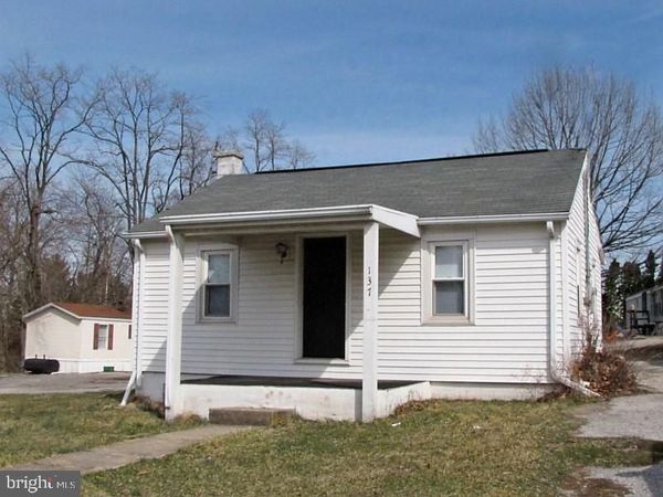 137 N PEAR AVENUE , MANCHESTER, PA 17345