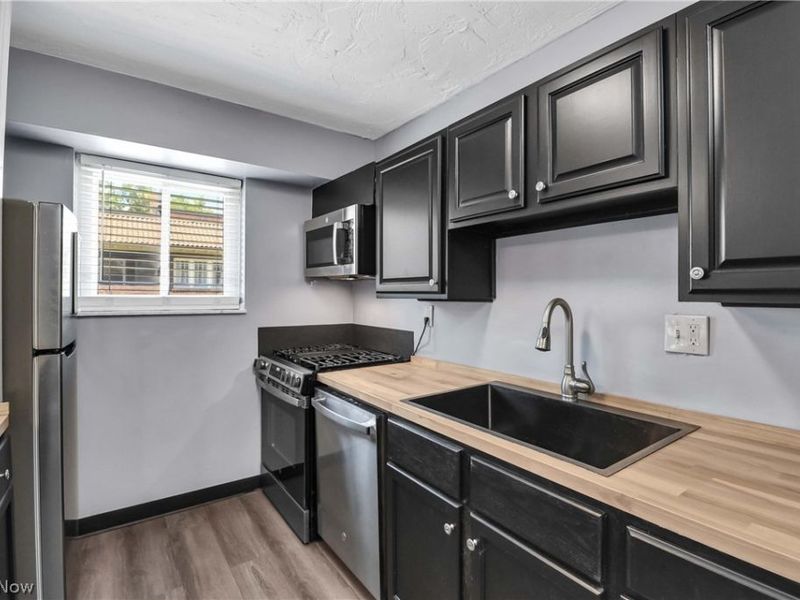 12029 Clifton Boulevard, Unit 204, Lakewood, OH 44107 Photo 12