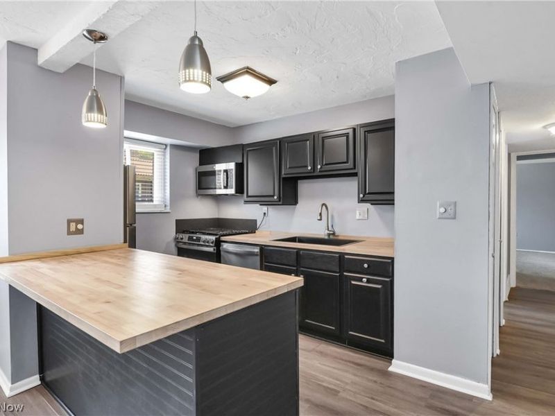 12029 Clifton Boulevard, Unit 204, Lakewood, OH 44107 Photo 4