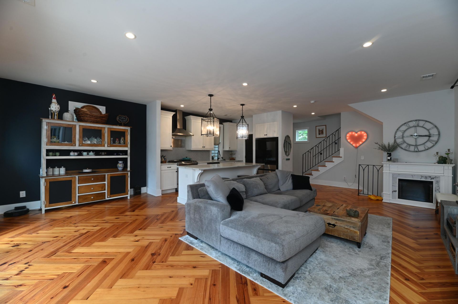 375 Huger Street Photo 11