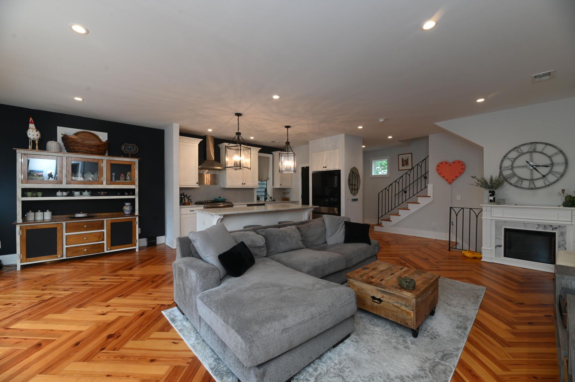 375 Huger Street Photo 12