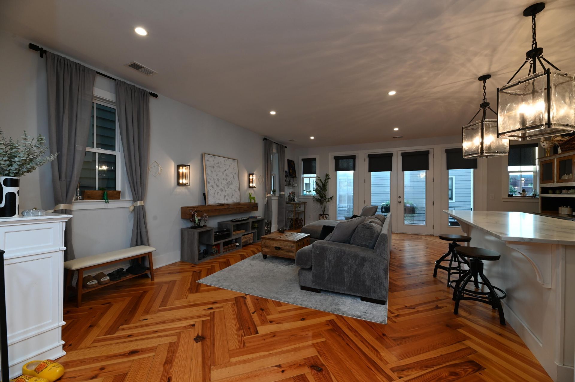 375 Huger Street Photo 5