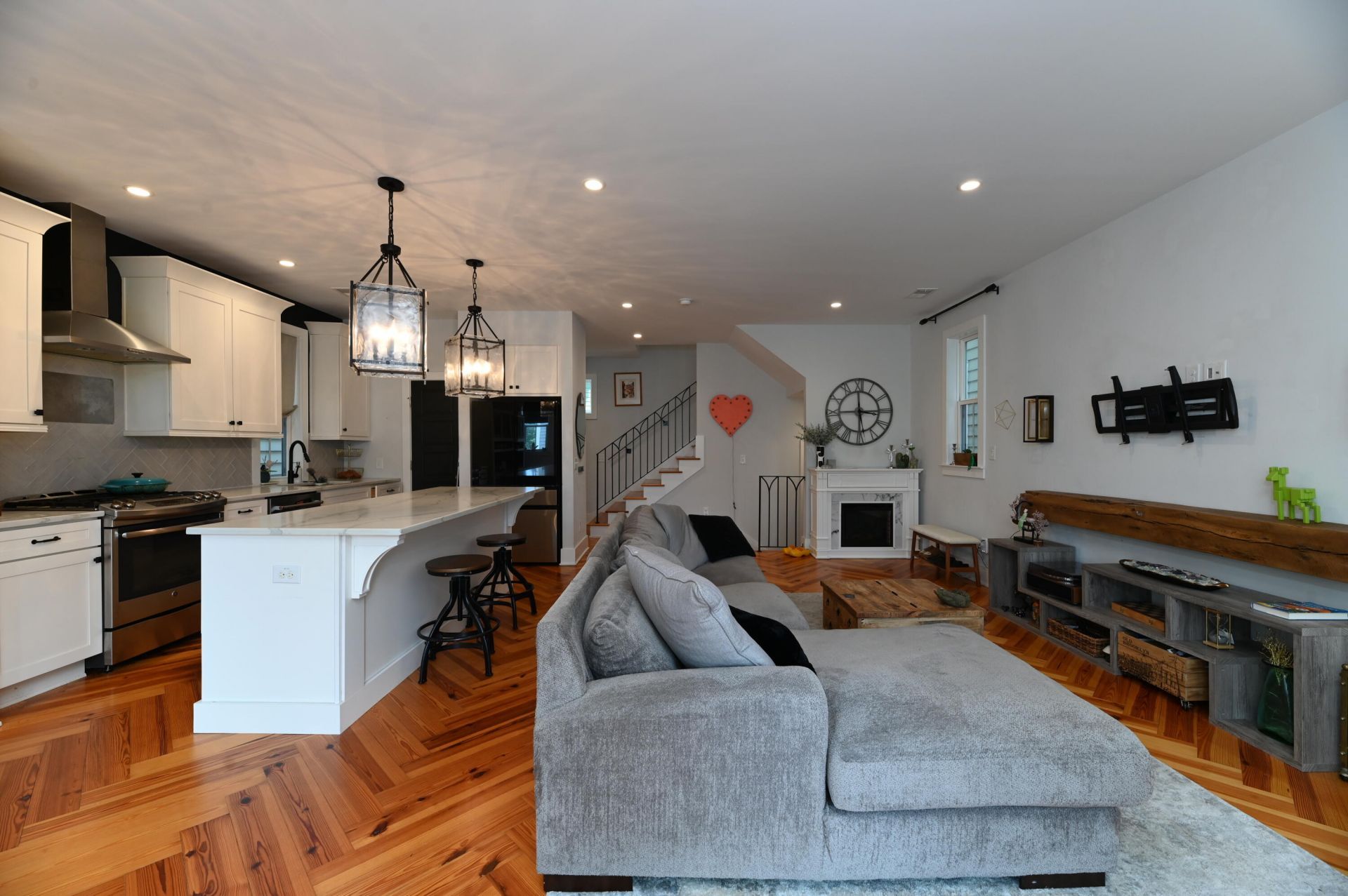 375 Huger Street Photo 6