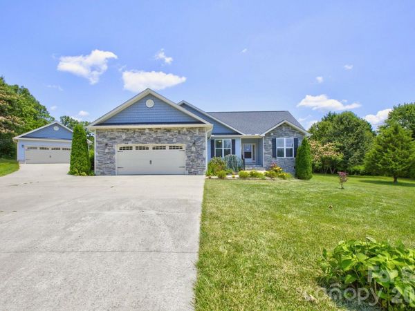122 Cheraw Lane, Flat Rock, NC 28731