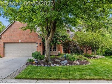 1085 Bloomview Circle, Rochester, MI 48307