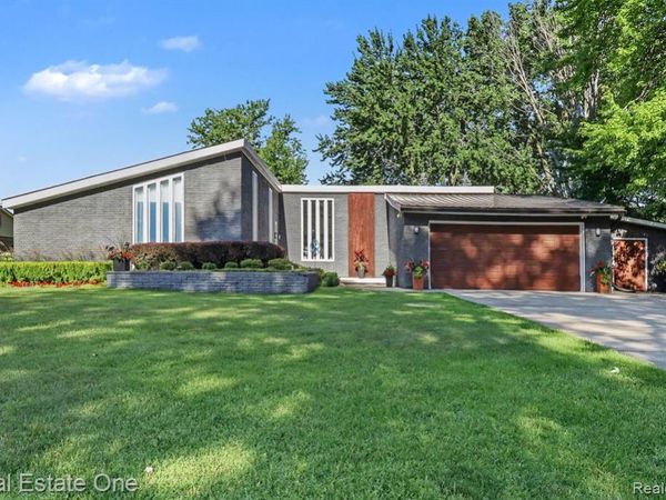 310 Pine Tree Rd Road, Orion Twp, MI 48362
