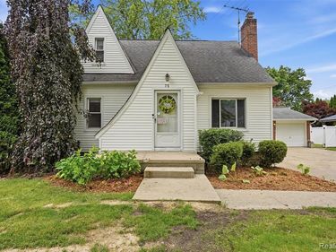 75 Preston Avenue, Waterford Twp, MI 48328