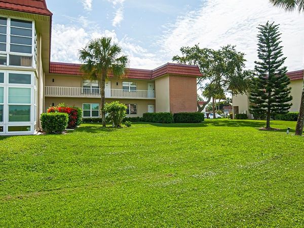 78 Royal Oak Drive, Unit 201, Vero Beach, FL 32962