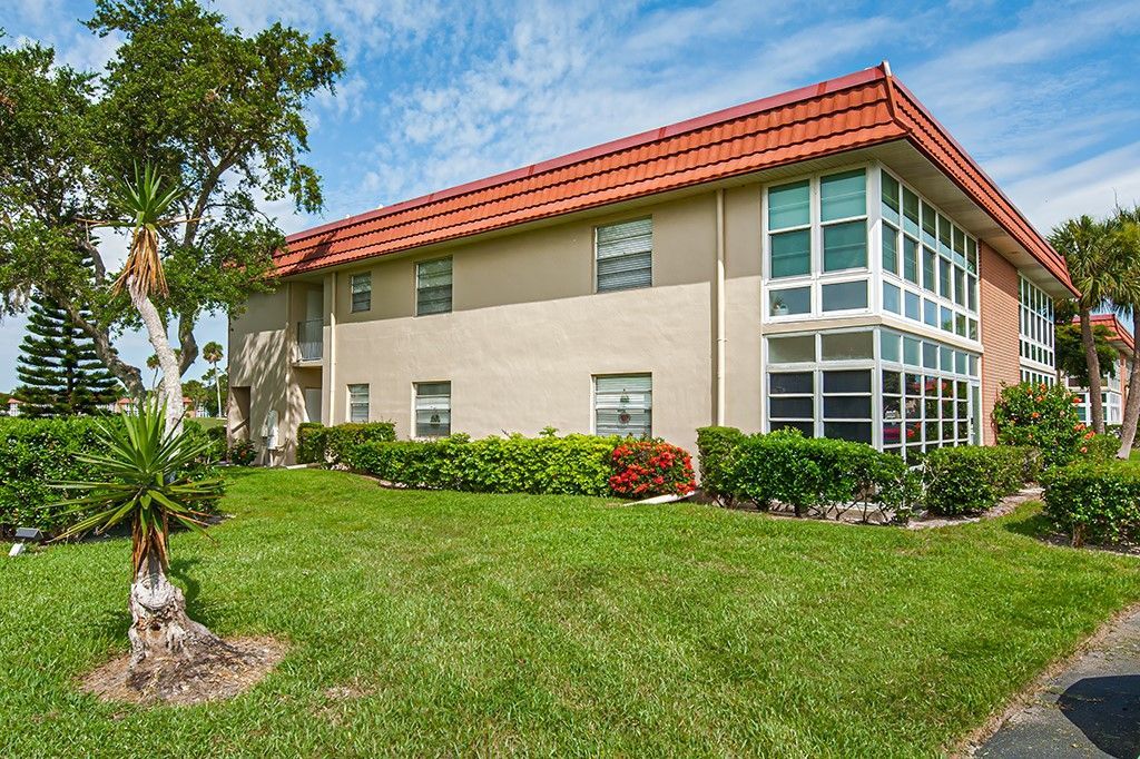 78 Royal Oak Drive, Unit 201, Vero Beach, FL 32962 Photo