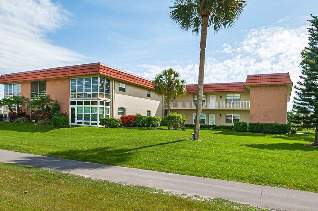 78 Royal Oak Drive, Unit 201, Vero Beach, FL 32962 Photo