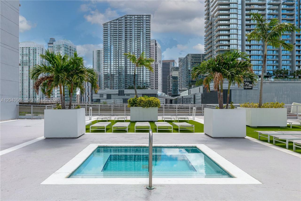 690 SW 1st Ct , Unit PHII17, Miami, FL 33130 Photo