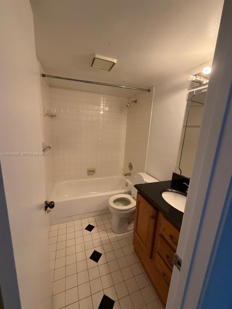 9643 NW 4th St , Unit 5B, Coral Springs, FL 33071 Photo