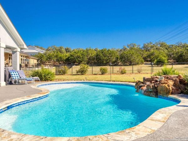 795 MAXIMINO RIDGE RD, Bulverde, TX 78163